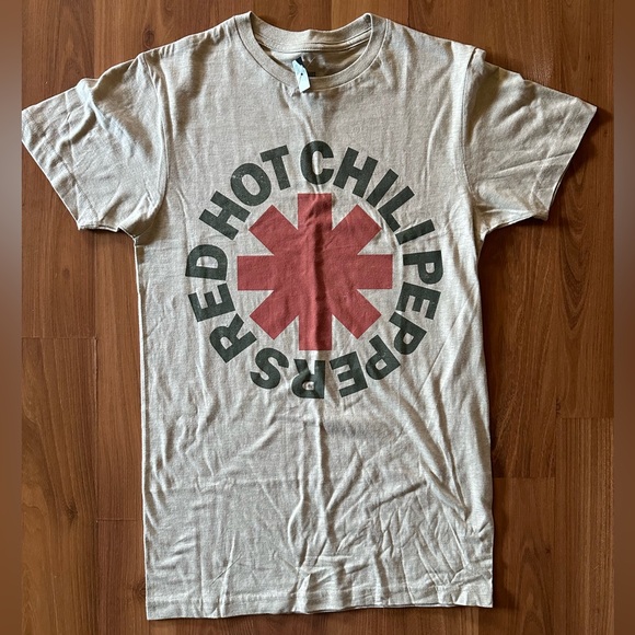 🆕 NWT Red Hot Chili Peppers Logo Heather Oatmeal Hot Topic T-Shirt size small - Picture 2 of 7